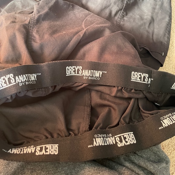 Grey's Anatomy Scrubs Set - Comes with Matching Pants - Picture 5 of 6